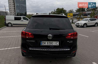 Внедорожник / Кроссовер Volkswagen Touareg 2011 в 