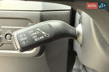 Внедорожник / Кроссовер Volkswagen Touareg 2011 в 