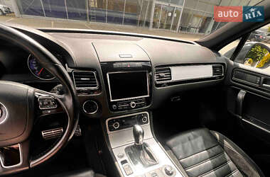 Позашляховик / Кросовер Volkswagen Touareg 2013 в 