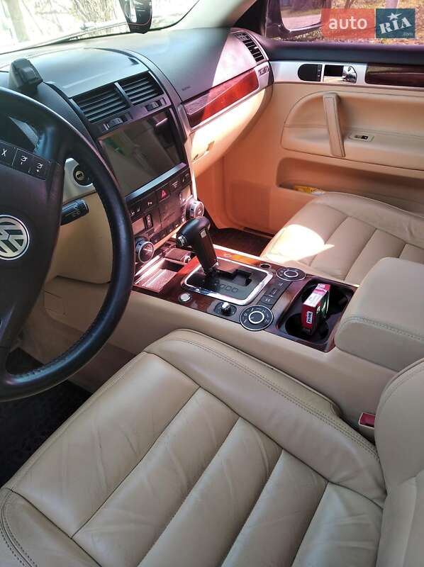 Внедорожник / Кроссовер Volkswagen Touareg 2004 в Краснограде