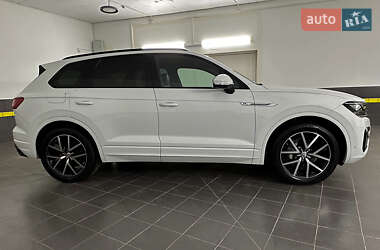 Внедорожник / Кроссовер Volkswagen Touareg 2021 в 