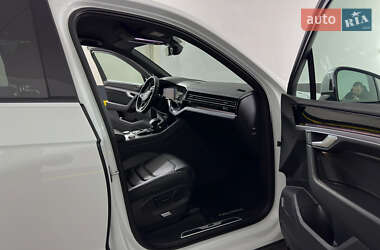 Внедорожник / Кроссовер Volkswagen Touareg 2021 в 