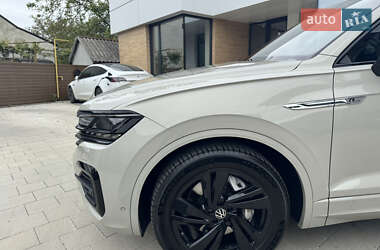 Позашляховик / Кросовер Volkswagen Touareg 2020 в 