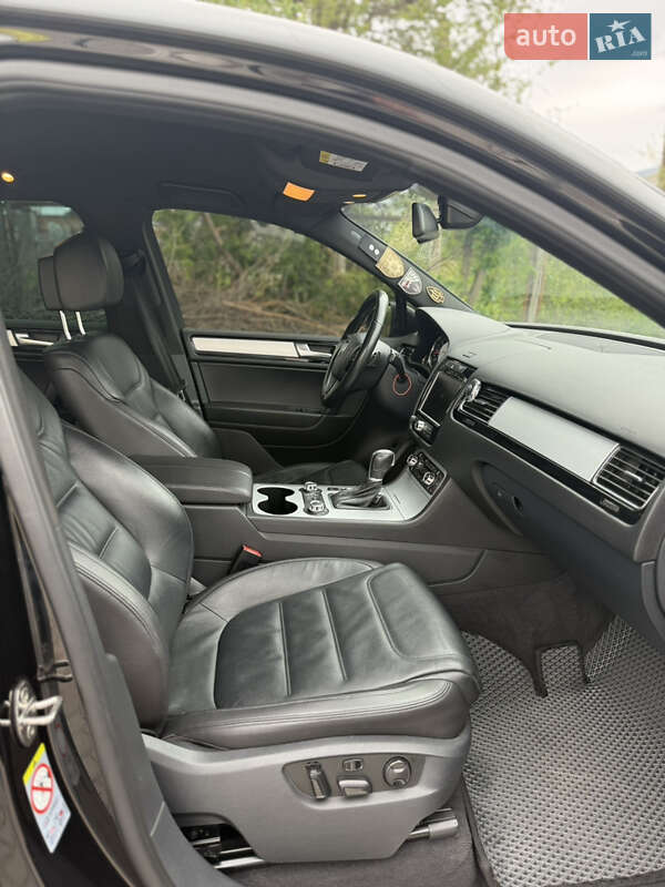 Позашляховик / Кросовер Volkswagen Touareg 2014 в Вінниці