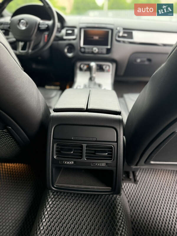 Позашляховик / Кросовер Volkswagen Touareg 2014 в Вінниці