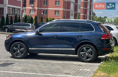 Внедорожник / Кроссовер Volkswagen Touareg 2012 в 