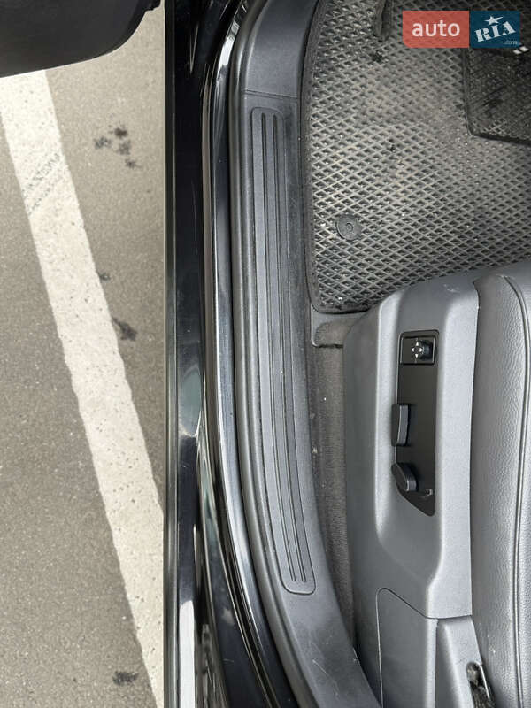 Внедорожник / Кроссовер Volkswagen Touareg 2006 в Киеве