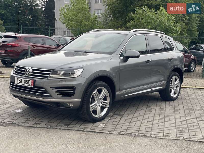 Позашляховик / Кросовер Volkswagen Touareg 2016 в Чернівцях