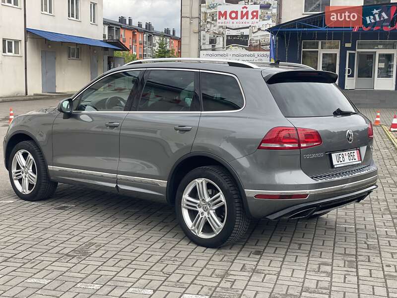 Позашляховик / Кросовер Volkswagen Touareg 2016 в Чернівцях