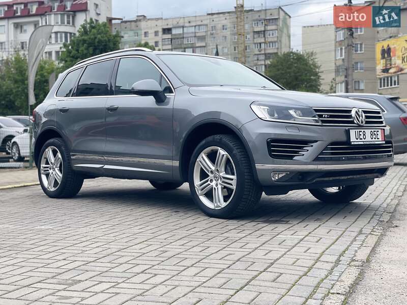 Позашляховик / Кросовер Volkswagen Touareg 2016 в Чернівцях