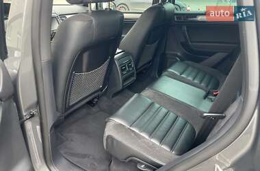 Внедорожник / Кроссовер Volkswagen Touareg 2016 в 