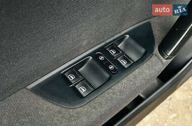 Внедорожник / Кроссовер Volkswagen Touareg 2012 в 