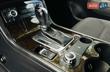 Внедорожник / Кроссовер Volkswagen Touareg 2012 в 