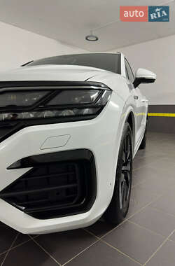 Внедорожник / Кроссовер Volkswagen Touareg 2022 в 
