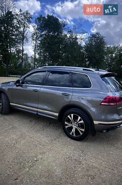 Позашляховик / Кросовер Volkswagen Touareg 2014 в 