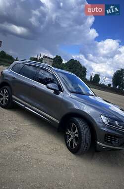 Позашляховик / Кросовер Volkswagen Touareg 2014 в 