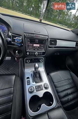 Позашляховик / Кросовер Volkswagen Touareg 2014 в 