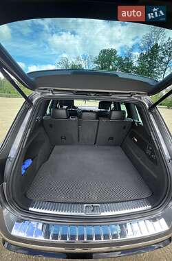 Позашляховик / Кросовер Volkswagen Touareg 2014 в 