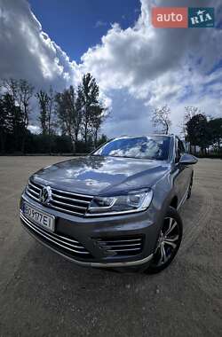 Позашляховик / Кросовер Volkswagen Touareg 2014 в 
