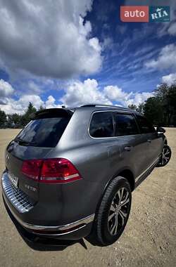 Позашляховик / Кросовер Volkswagen Touareg 2014 в 