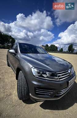 Позашляховик / Кросовер Volkswagen Touareg 2014 в 