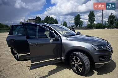 Позашляховик / Кросовер Volkswagen Touareg 2014 в 