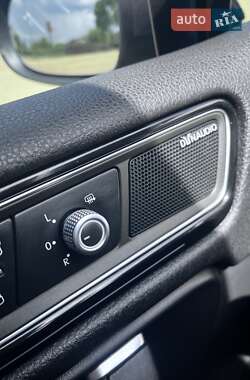 Позашляховик / Кросовер Volkswagen Touareg 2014 в 