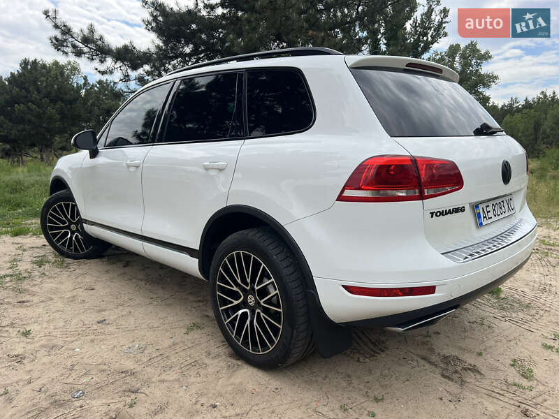 Внедорожник / Кроссовер Volkswagen Touareg 2011 в Днепре