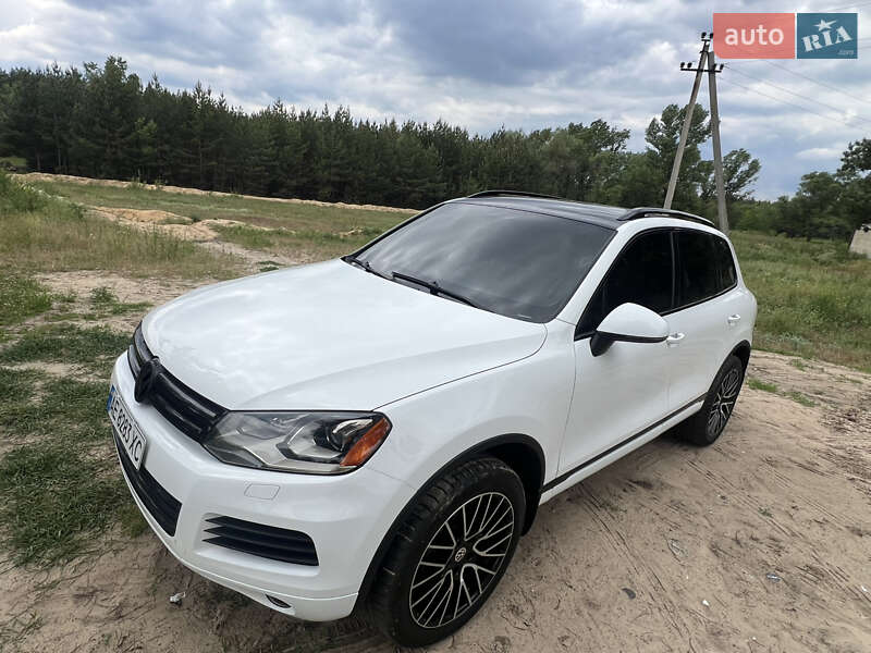 Внедорожник / Кроссовер Volkswagen Touareg 2011 в Днепре