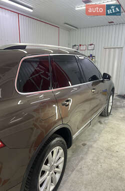 Внедорожник / Кроссовер Volkswagen Touareg 2010 в 