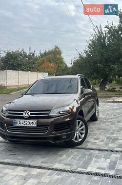 Внедорожник / Кроссовер Volkswagen Touareg 2010 в 