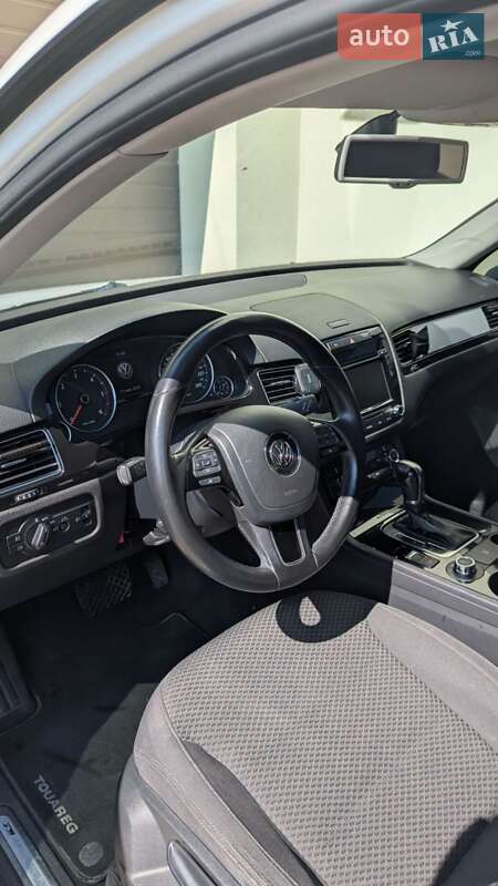 Внедорожник / Кроссовер Volkswagen Touareg 2013 в Львове
