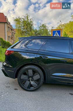 Позашляховик / Кросовер Volkswagen Touareg 2024 в 