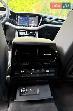 Позашляховик / Кросовер Volkswagen Touareg 2024 в 