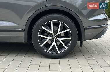 Позашляховик / Кросовер Volkswagen Touareg 2021 в 