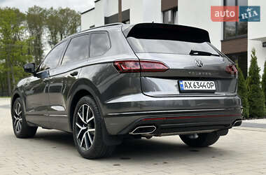 Позашляховик / Кросовер Volkswagen Touareg 2021 в 