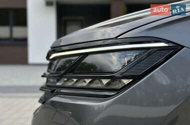 Позашляховик / Кросовер Volkswagen Touareg 2021 в 