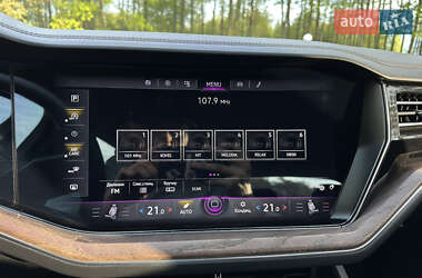 Позашляховик / Кросовер Volkswagen Touareg 2021 в 