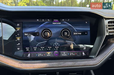 Позашляховик / Кросовер Volkswagen Touareg 2021 в 
