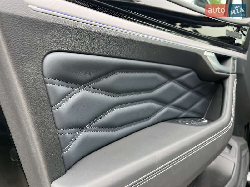 Позашляховик / Кросовер Volkswagen Touareg 2024 в Хмельницькому