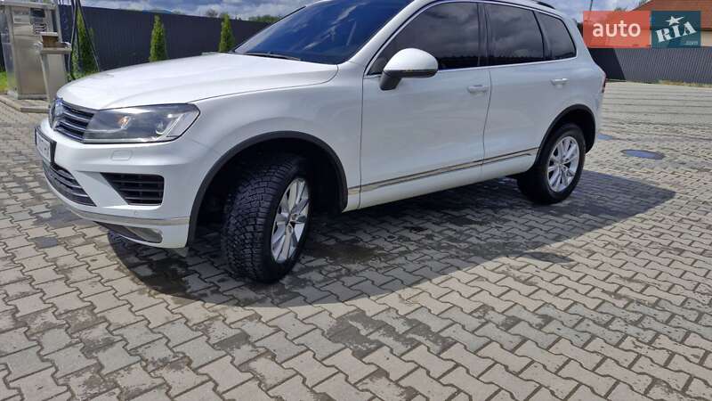 Позашляховик / Кросовер Volkswagen Touareg 2015 в Іршаві