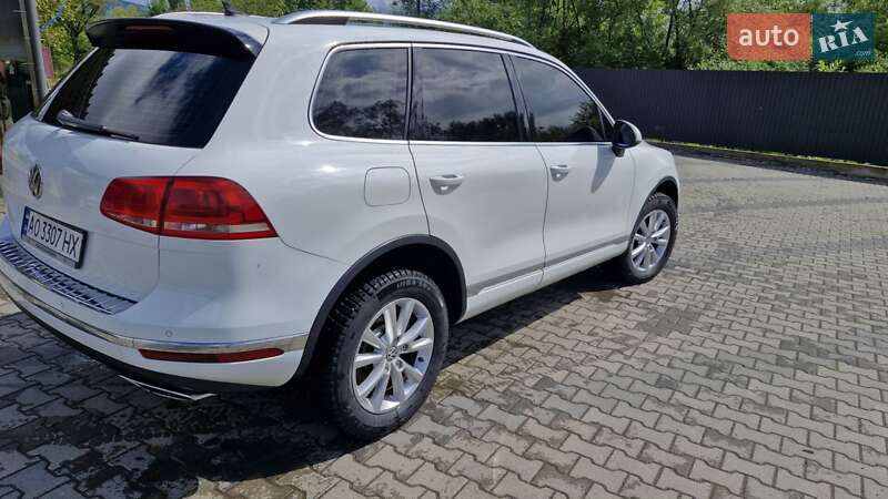 Позашляховик / Кросовер Volkswagen Touareg 2015 в Іршаві