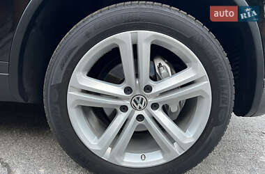 Внедорожник / Кроссовер Volkswagen Touareg 2015 в 