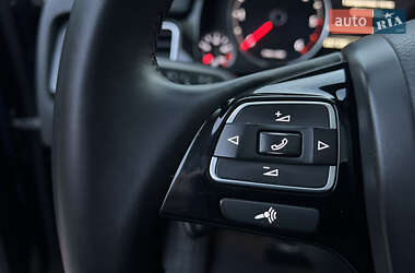 Внедорожник / Кроссовер Volkswagen Touareg 2015 в 