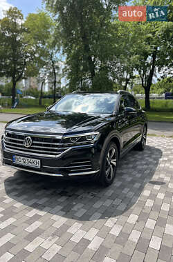 Позашляховик / Кросовер Volkswagen Touareg 2019 в 