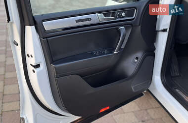 Позашляховик / Кросовер Volkswagen Touareg 2015 в 