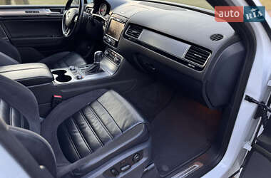 Позашляховик / Кросовер Volkswagen Touareg 2015 в 