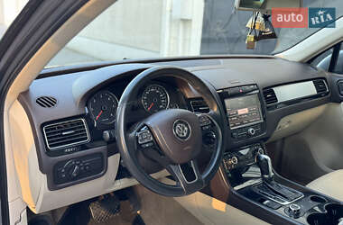 Внедорожник / Кроссовер Volkswagen Touareg 2010 в 