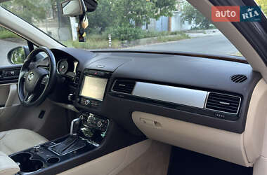 Внедорожник / Кроссовер Volkswagen Touareg 2010 в 