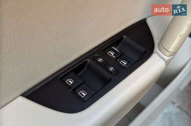 Внедорожник / Кроссовер Volkswagen Touareg 2010 в 